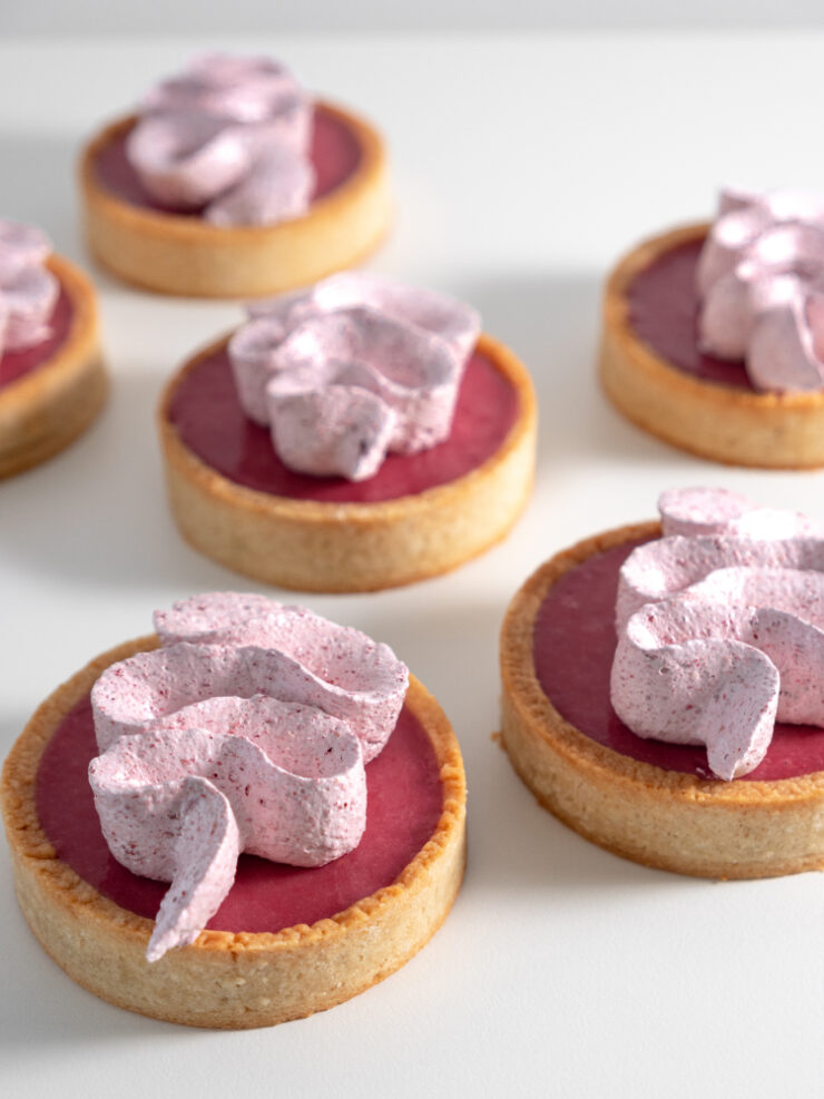 Himbeer-Tartelettes mit Baiser - Tonkabohne und Zitrone | Backblog